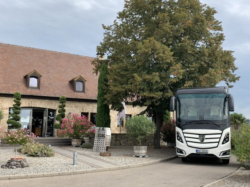 MORELO Empire Liner, Unit №001 in front of a vineyard estate